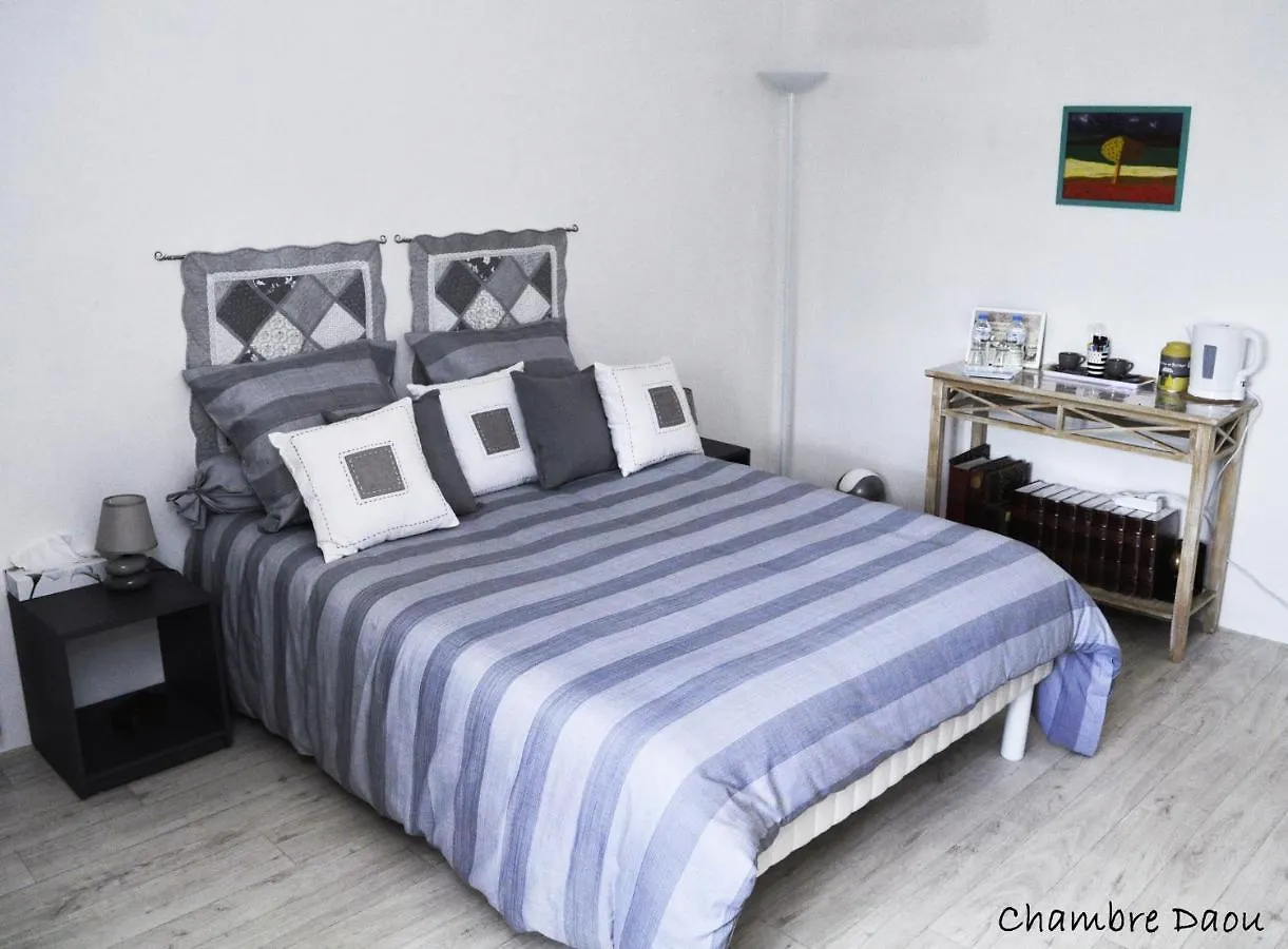 Ty Daou Gwez Bed & Breakfast Irodouer